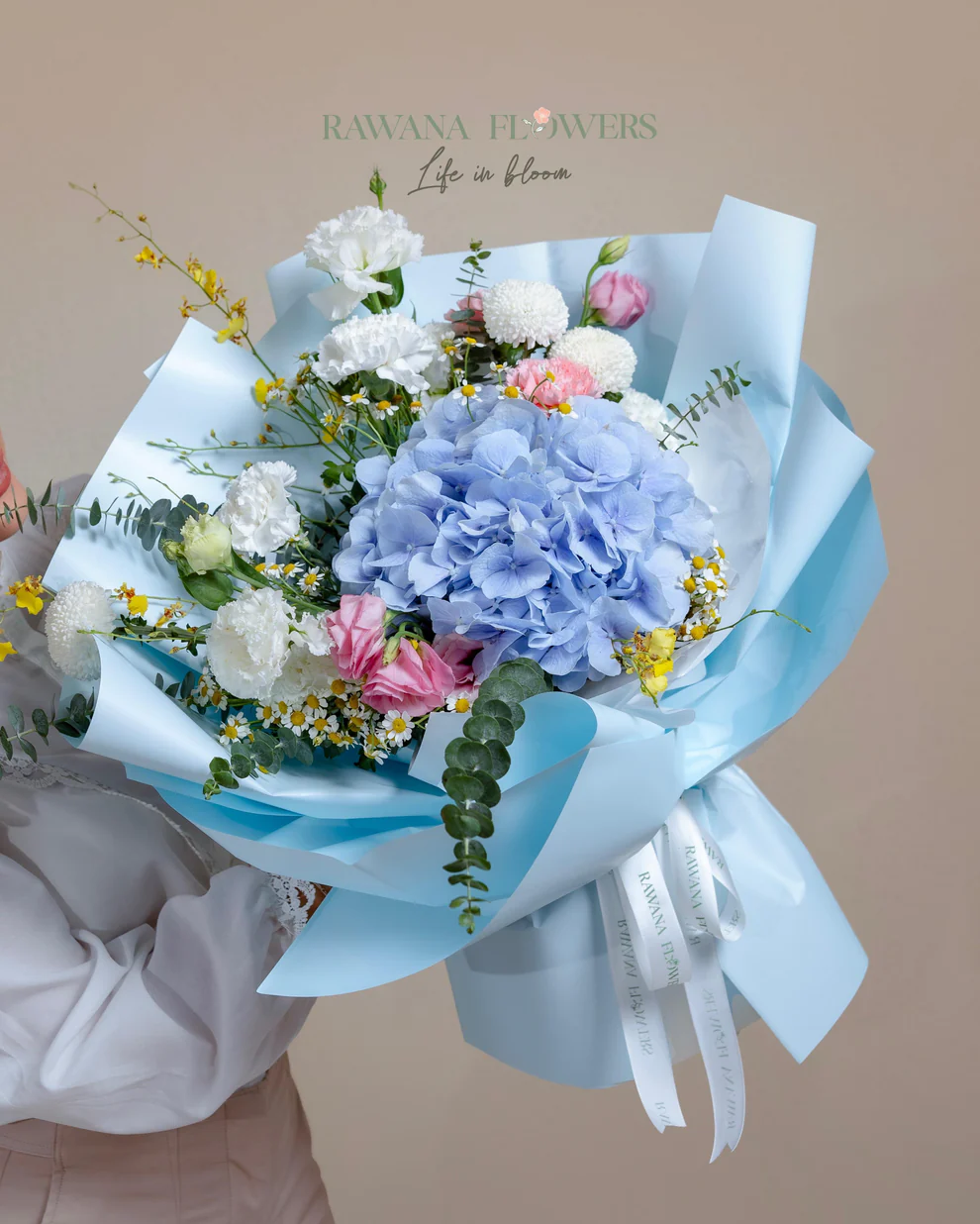 Blue Hydrangea & Pastel Garden Blooms Luxury Bouquet - Dubai & RAK Delivery | باقة هيدرنجا زرقاء وزهور الباستيل الفاخرة - توصيل دبي ورأس الخيمة