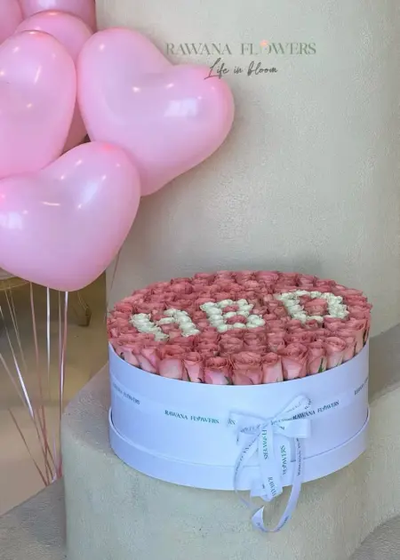 Blush Pink Roses Round Hat Box Arrangement Dubai | تنسيق جوري وردي في صندوق دائري دبي