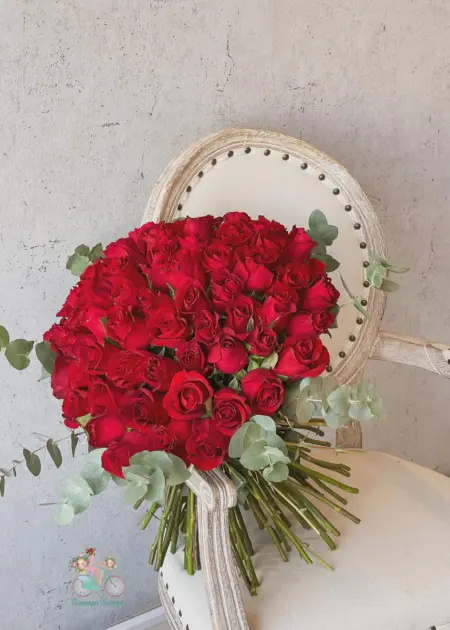 Red Roses Hand Bouquet with Eucalyptus Dubai | باقة جوري أحمر مع لمسات الإيكالبتوس دبي