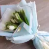 Elegant White Tulips Hand Bouquet UAE | باقة توليب أبيض أنيقة بتغليف أزرق فاتح الإمارات