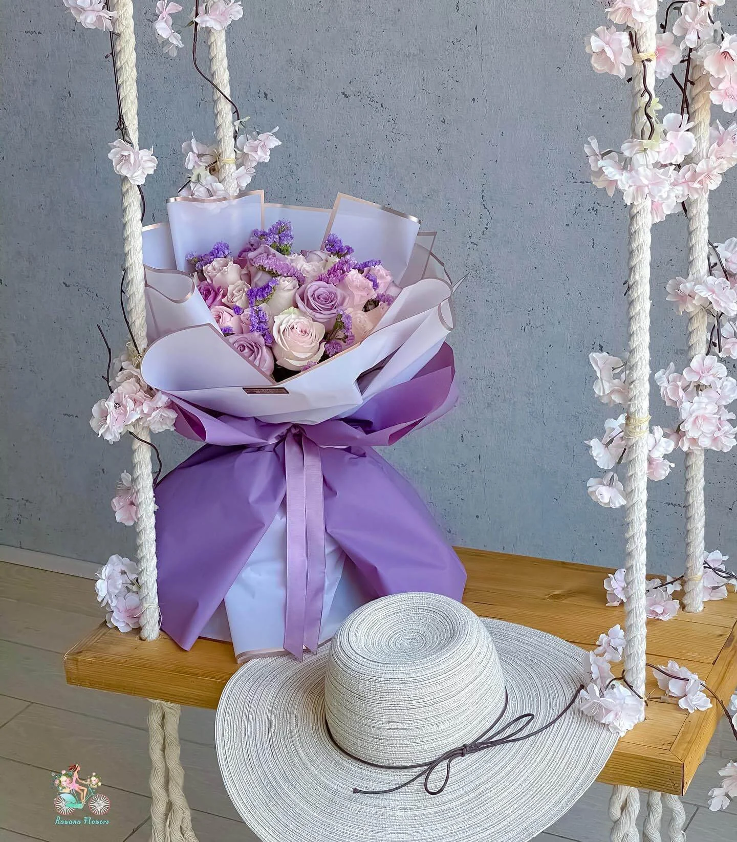 Lavender Roses & Purple Blooms Luxury Bouquet UAE | باقة يد فاخرة من جوري اللافندر والزهور البنفسجية الإمارات
