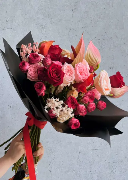 Leila-Inspired Couture Mixed Roses Bouquet RAK | باقة جوري منوعة مستوحاة من ستايل ليلى رأس الخيمة
