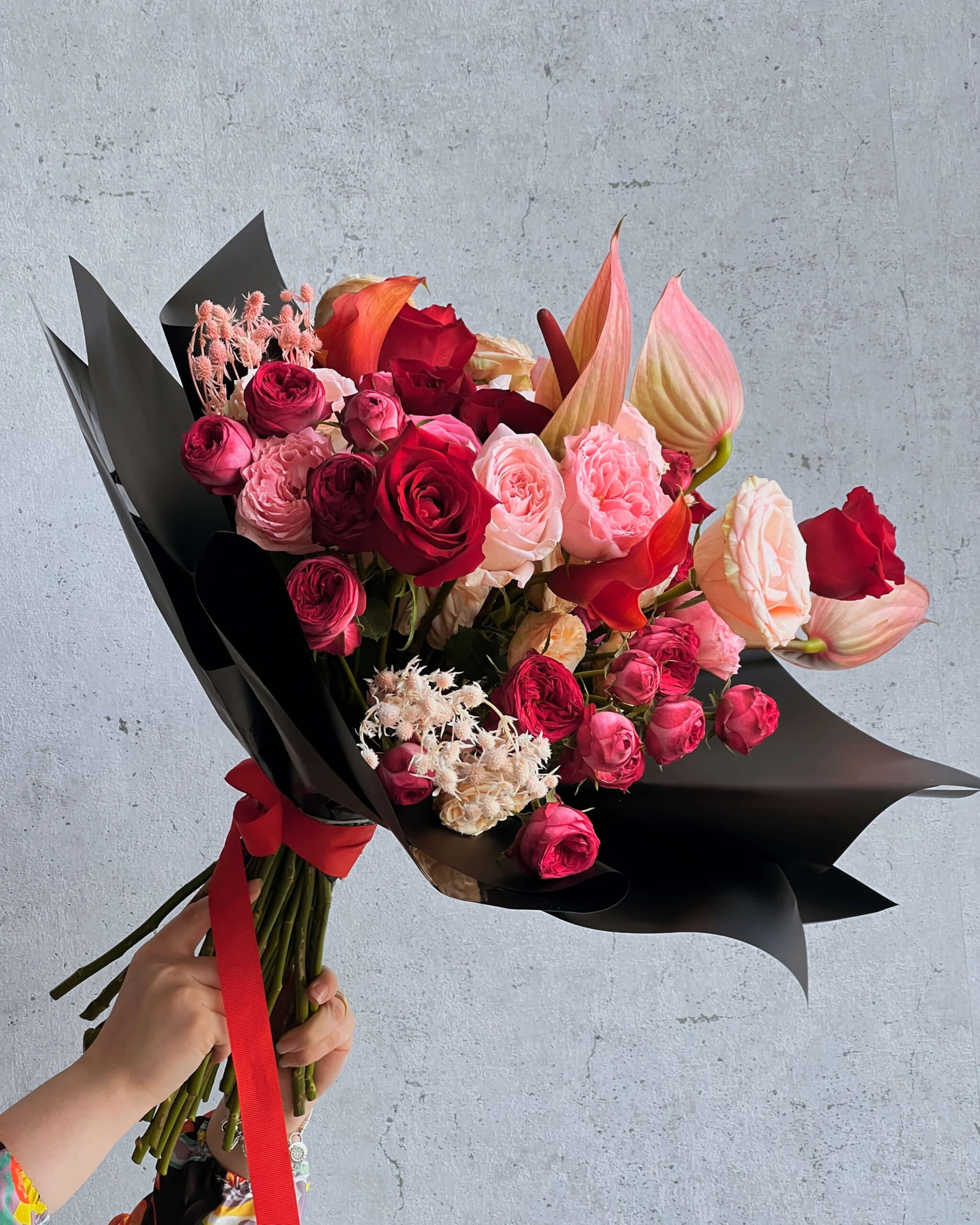 Leila-Inspired Couture Mixed Roses Bouquet RAK | باقة جوري منوعة مستوحاة من ستايل ليلى رأس الخيمة