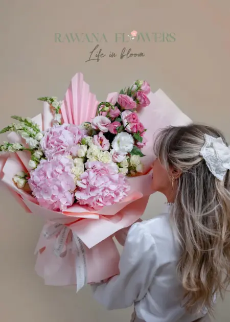 Luxury Pink Hydrangea & Garden Roses Bouquet UAE | باقة فاخرة من الهيدرنجا الوردية وجوري الحديقة الإمارات