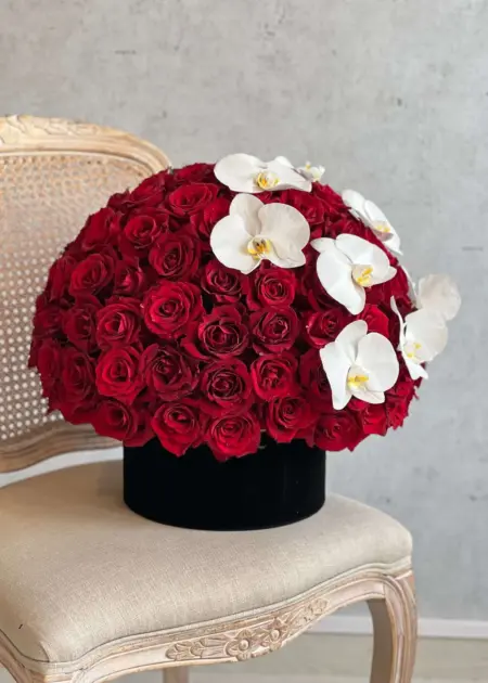 Luxury Red Roses Dome with White Orchid Dubai | قبة الجوري الأحمر الفاخرة مع لمسات الأوركيد الأبيض دبي