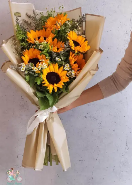 Sunny Sunflowers Hand Bouquet Wildflowers UAE | باقة يد عباد الشمس المشرقة مع زهور برية الإمارات