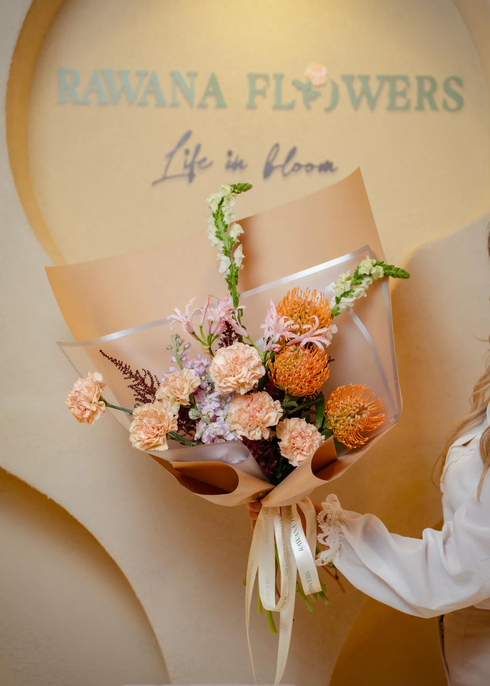 Warm Peach Protea & Carnation Artisanal Bouquet RAK | باقة بروتيا خوخي وقرنفل يدوية رأس الخيمة