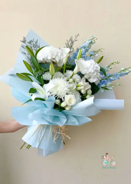White & Blue Serenity Bouquet Hydrangea Lilies UAE | باقة "سيرينيتي" البيضاء والزرقاء هيدرنجا وزنبق الإمارات